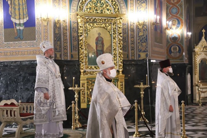 Hristos a înviat! Astăzi creştinii ortodocşi sărbătoresc învierea Domnului