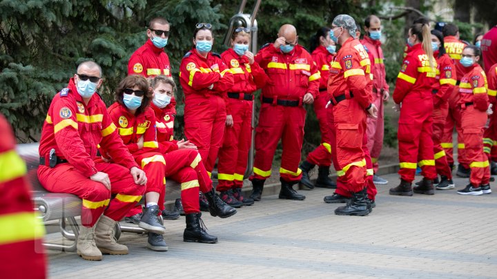 52 de cadre medicale din România vor lucra cot la cot cu doctorii moldoveni în lupta cu COVID-19 (FOTOREPORT)