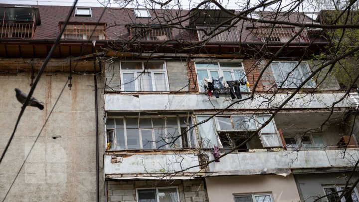 GROAZNIC! Oamenii scuipă pe pandemie şi pe regulile de distanţare socială. Aglomeraţie pe străzile Capitalei! (FOTO / VIDEO)