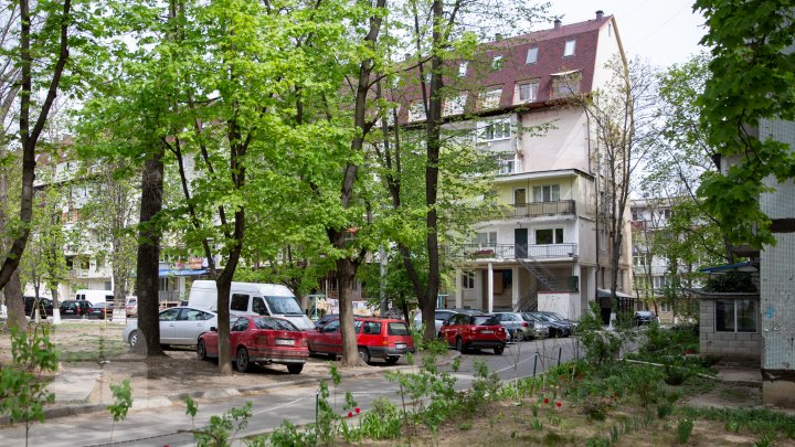 GROAZNIC! Oamenii scuipă pe pandemie şi pe regulile de distanţare socială. Aglomeraţie pe străzile Capitalei! (FOTO / VIDEO)