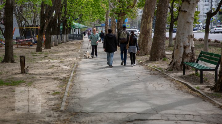 GROAZNIC! Oamenii scuipă pe pandemie şi pe regulile de distanţare socială. Aglomeraţie pe străzile Capitalei! (FOTO / VIDEO)