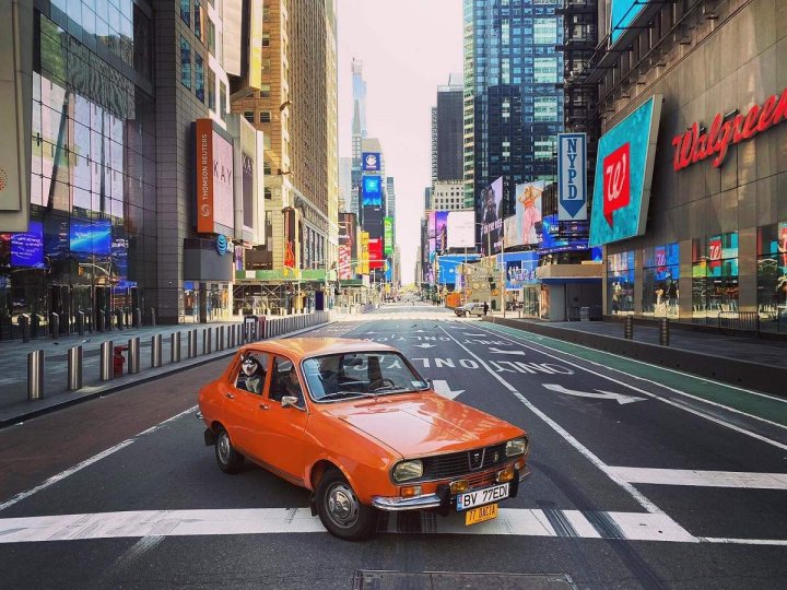 IMAGINI UNICE cu New York-ul pustiu văzut dintr-o Dacia 1300 fabricată acum 43 de ani