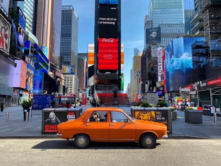 IMAGINI UNICE cu New York-ul pustiu văzut dintr-o Dacia 1300 fabricată acum 43 de ani