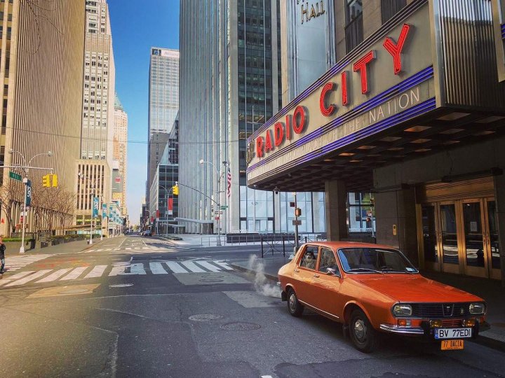 IMAGINI UNICE cu New York-ul pustiu văzut dintr-o Dacia 1300 fabricată acum 43 de ani