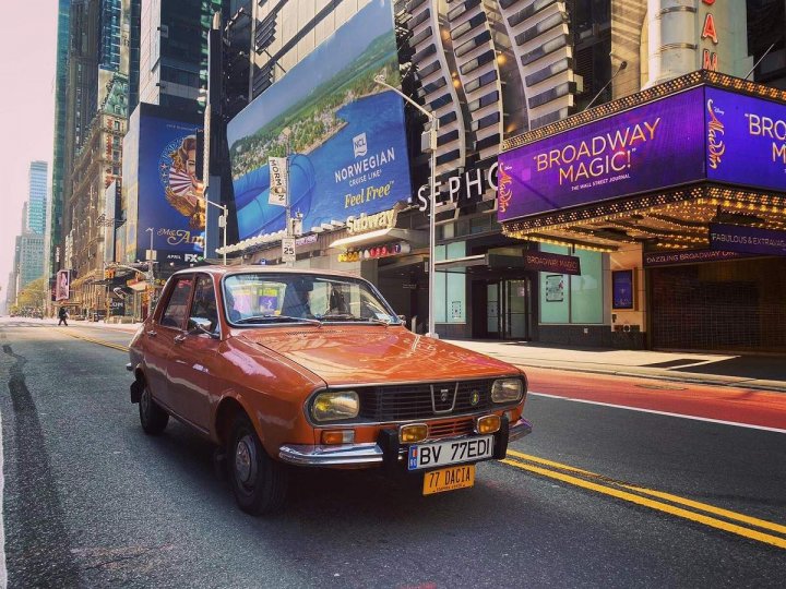 IMAGINI UNICE cu New York-ul pustiu văzut dintr-o Dacia 1300 fabricată acum 43 de ani