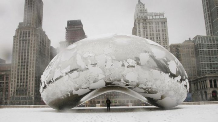 A nins ca în plină iarnă la Chicago. Străzile au fost acoperite cu zăpadă