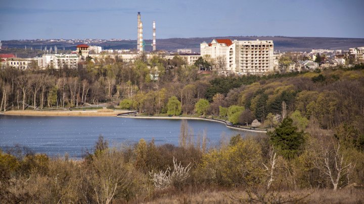 Chișinăul respriră! Pandemia de coronavirus elimină poluarea din oraș (FOTOREPORT)