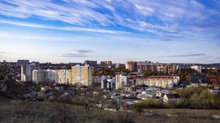 Chișinăul respriră! Pandemia de coronavirus elimină poluarea din oraș (FOTOREPORT)