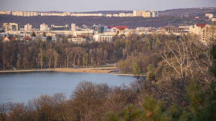 Chișinăul respriră! Pandemia de coronavirus elimină poluarea din oraș (FOTOREPORT)