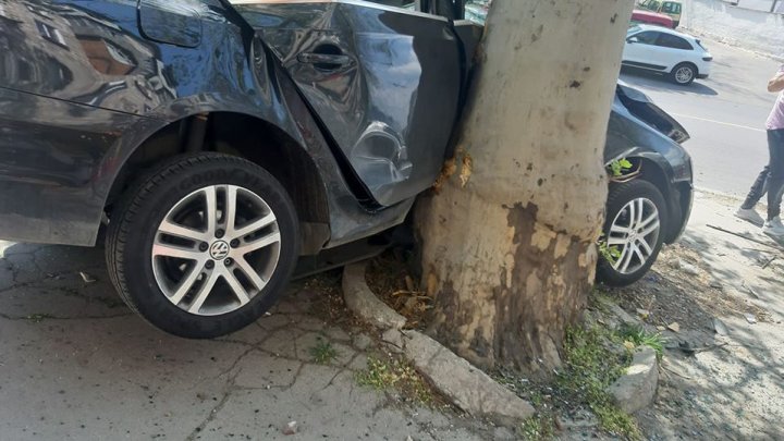 ACCIDENT CUMPLIT în sectorul Botanica al Capitalei. Mai multe mașini, avariate grav (VIDEO/FOTO)