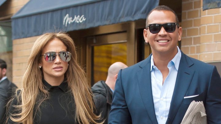 Jennifer Lopez şi-a amânat nunta cu Alex Rodriguez din cauza pandemiei de coronavirus