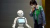 Doi roboți umanoizi din Japonia, în prima linie în lupta cu noul coronavirus