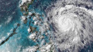 Taifunul Vongfong lovește estul Filipinelor. Rafalele ar putea lovi cu 200 km/h (VIDEO)