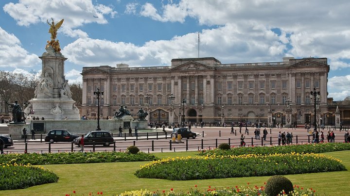 Sute de angajați de la Palatul Buckingham vor fi concediați pentru a se face economii