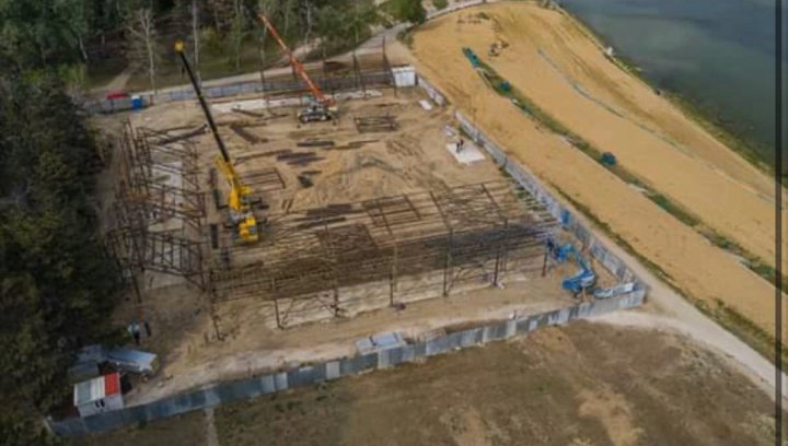 Au început lucrările de construcție a stadionului de fotbal din parcul "La Izvor" (FOTO)