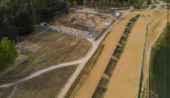 Au început lucrările de construcție a stadionului de fotbal din parcul "La Izvor" (FOTO)