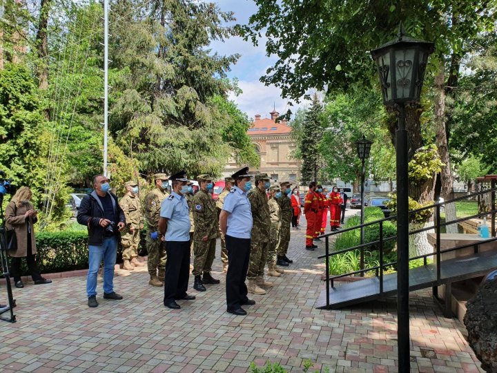 52 de cadre medicale din România, care lucrează cot la cot cu doctorii moldoveni în lupta cu COVID-19, au primit pașapoarte diplomatice (FOTO)