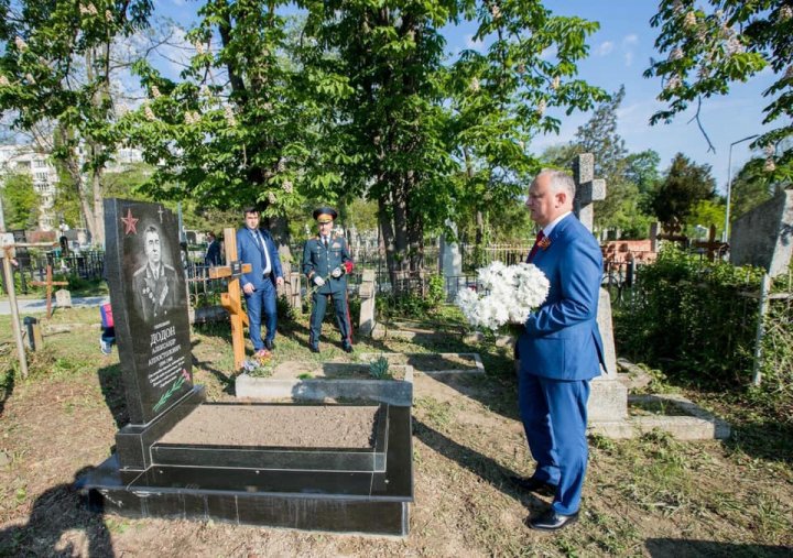 Depuneri de flori la Complexul Memorial Eternitate în memoria eroilor celui de-al Doilea Război Mondial (FOTO)