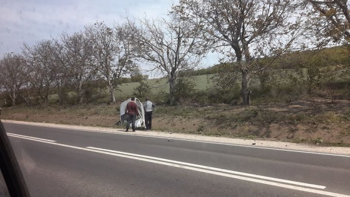 Accident grav la intrarea în orașul Călărași. O mașină a ajuns în șanț (FOTO)