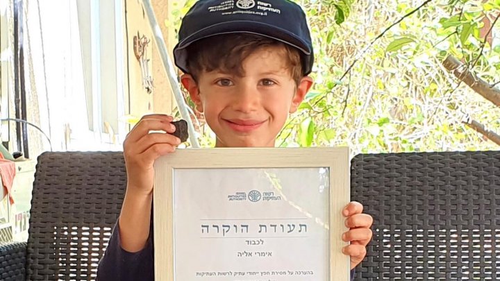 Un copil a descoperit o tabletă de lut veche de 3.500 de ani (FOTO)