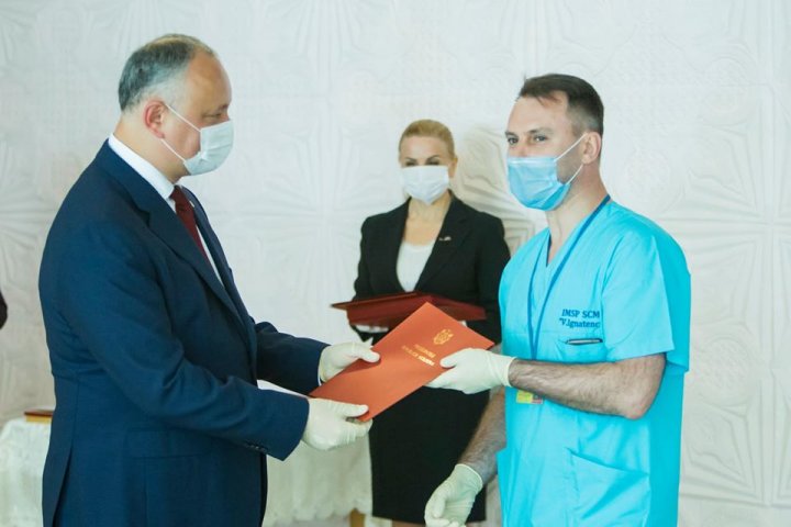 Igor Dodon promite dublarea salariilor medicilor