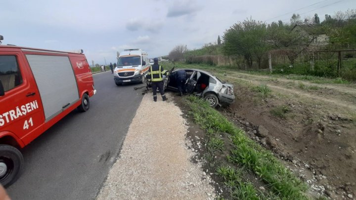 DETALII despre ACCIDENTUL CUMPLIT din raionul Strășeni. Mai multe mașini implicate, iar două victime, transportate la spital (FOTO/VIDEO)