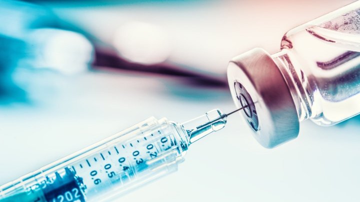 Rusia începe vaccinarea în masă a populaţiei cu Sputnik V, în ciuda controverselor