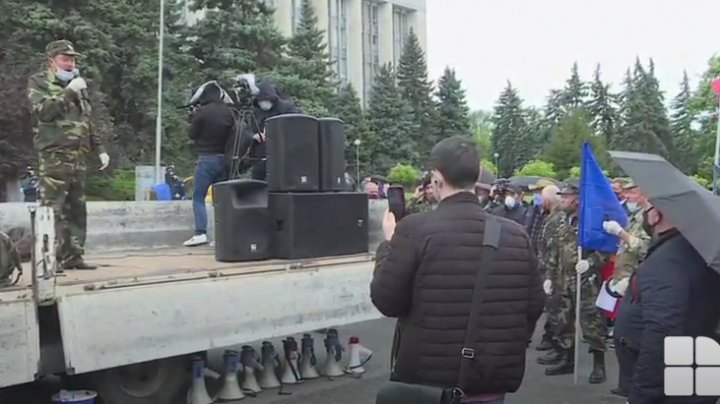 (LIVE) Reprezentanţii unor asociaţii de veterani au ieșit la protest în centrul Capitalei