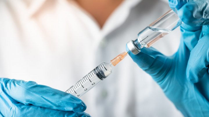 FBI: Hackerii chinezi încearcă să fure cercetările pentru vaccinul anti-COVID