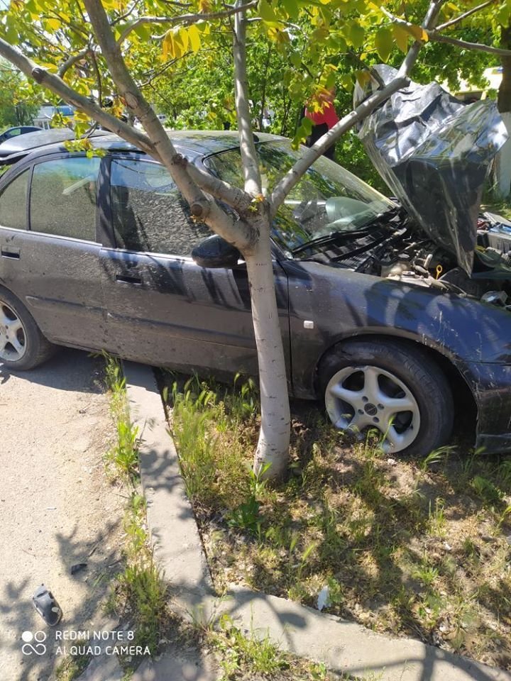 ACCIDENT GRAV la Comrat, provocat de un șofer care a trecut pe roșu la semafor. Ambulanța, la fața locului (FOTO)