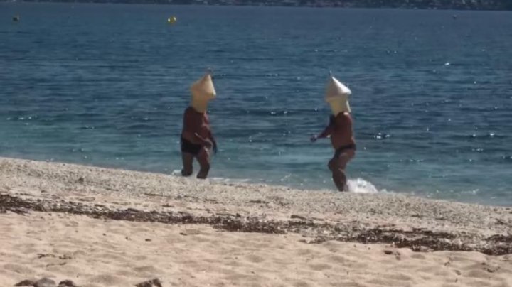 Scenă ULUITOARE pe o plajă. Ce au făcut doi bărbați pentru a sfida izolarea (VIDEO VIRAL)