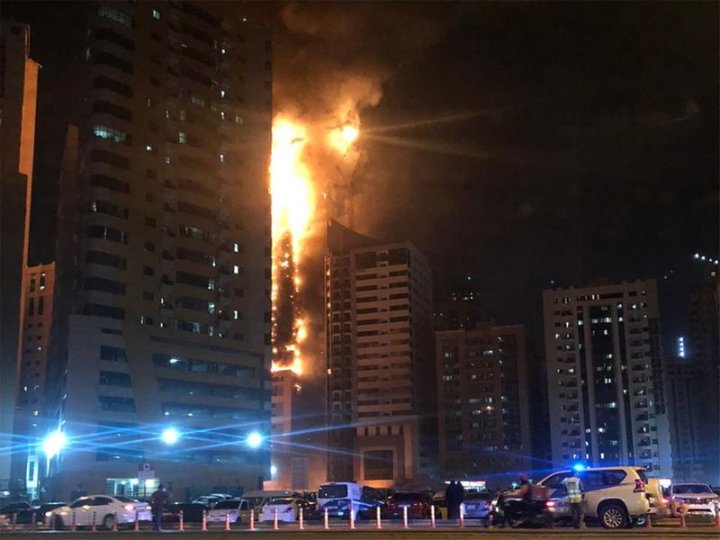 Incendiu devastator la un zgârie-nori din Emiratele Arabe Unite. Poliția folosește drone pentru a găsi persoanele încă blocate în Turnul Abbco (FOTO/VIDEO)