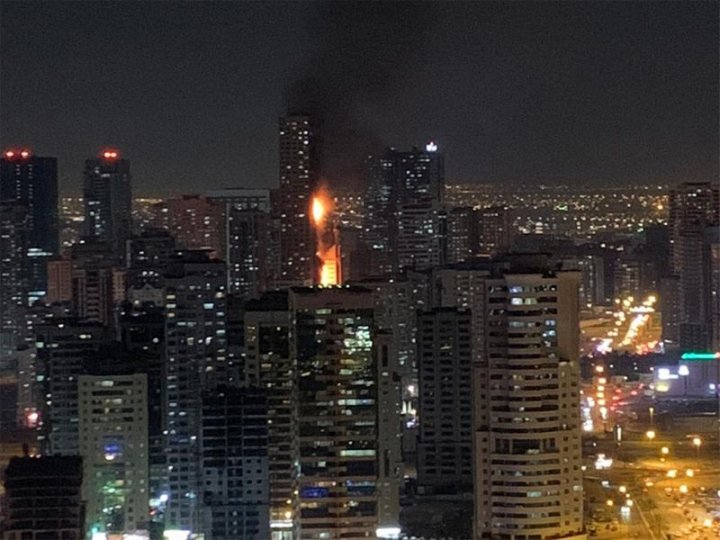 Incendiu devastator la un zgârie-nori din Emiratele Arabe Unite. Poliția folosește drone pentru a găsi persoanele încă blocate în Turnul Abbco (FOTO/VIDEO)