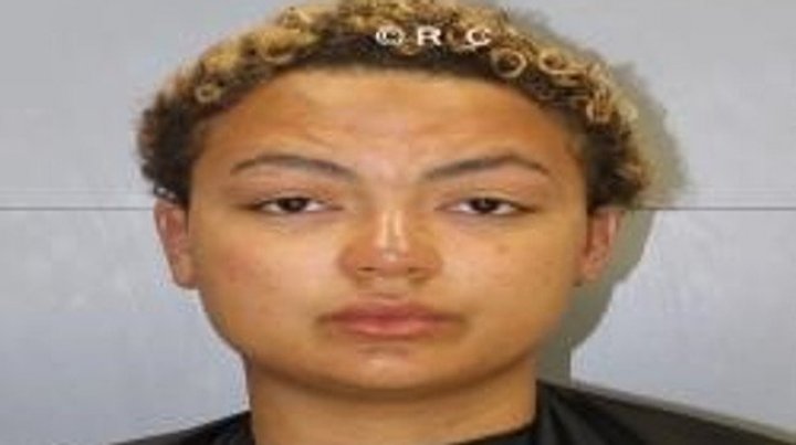 CRUZIME FĂRĂ MARGINI! O femeie și-a incendiat mașina în care se afla copilul ei de un an, apoi a privit cum arde (FOTO)