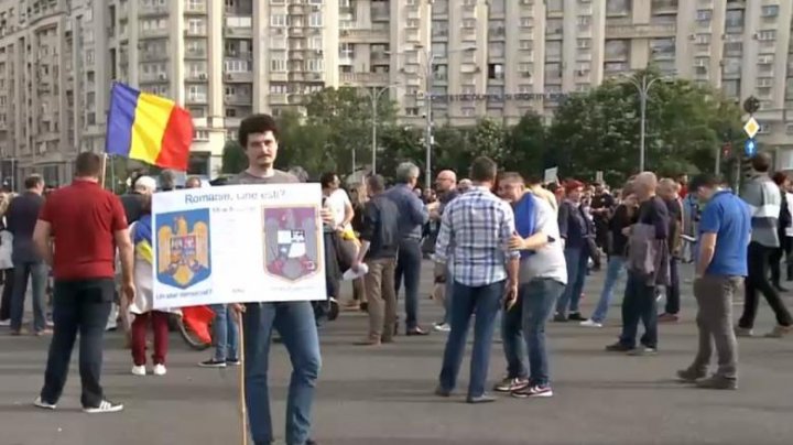 Protest în România, în prima zi de stare de alertă. Peste 100 de persoane au ieșit în centrul Capitalei