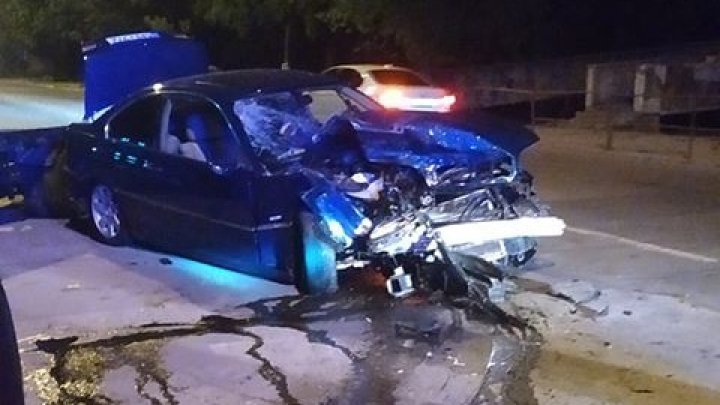 ACCIDENT GRAV în Capitală. O mașină, făcută praf. Ambulanța, la fața locului (IMAGINI DE GROAZĂ)