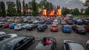 Concerte drive-in la Bucureşti. Sute de spectatori au ascultat muzică live din maşini