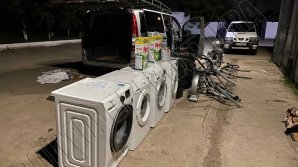 Cuptor electric, aparate de cafea şi alte obiecte fără documente, depistate la frontieră (VIDEO)