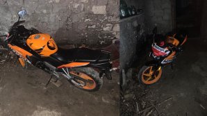 A furat o motocicletă şi a lasat-o la o rudă. Tânărul de 20 ani riscă patru ani de închisoare (VIDEO)