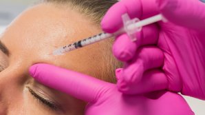 Nimic nu poate sta în calea înfrumuseţării: Tratamente cu botox, direct în garajul medicului (VIDEO)