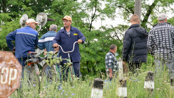 Situaţie TENSIONATĂ în nordul Moldovei. Mai mulţi gospodari din Criva şi Drepcăuți, evacuaţi din calea apelor (FOTOREPORT)