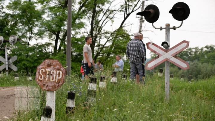 Situaţie TENSIONATĂ în nordul Moldovei. Mai mulţi gospodari din Criva şi Drepcăuți, evacuaţi din calea apelor (FOTOREPORT)