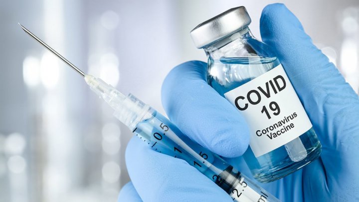 Testarea vaccinului anti COVID-19 dezvoltat de Universitatea Oxford, întreruptă. Un participant s-a îmbolnăvit