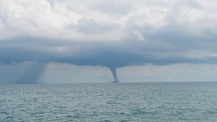 FENOMEN SPECTACULOS, surprins în Delta Dunării. Explicaţia meteorologilor (FOTO)