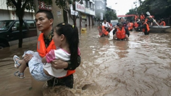 Inundaţii severe în China. Cel puţin 12 oameni au murit