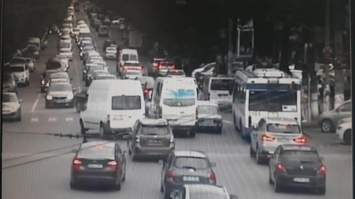 Accident rutier în sectorul Botanica al Capitalei. Se circulă cu dificultate (FOTO)