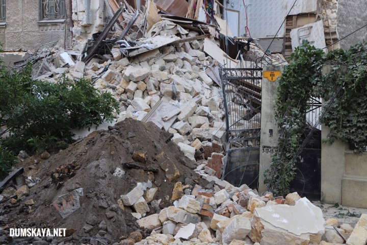 Tragedie în oraşul Odesa din Ucraina. Un bloc cu patru etaje s-a prăbuşit parţial. Zeci de persoane, evacuate (FOTO)