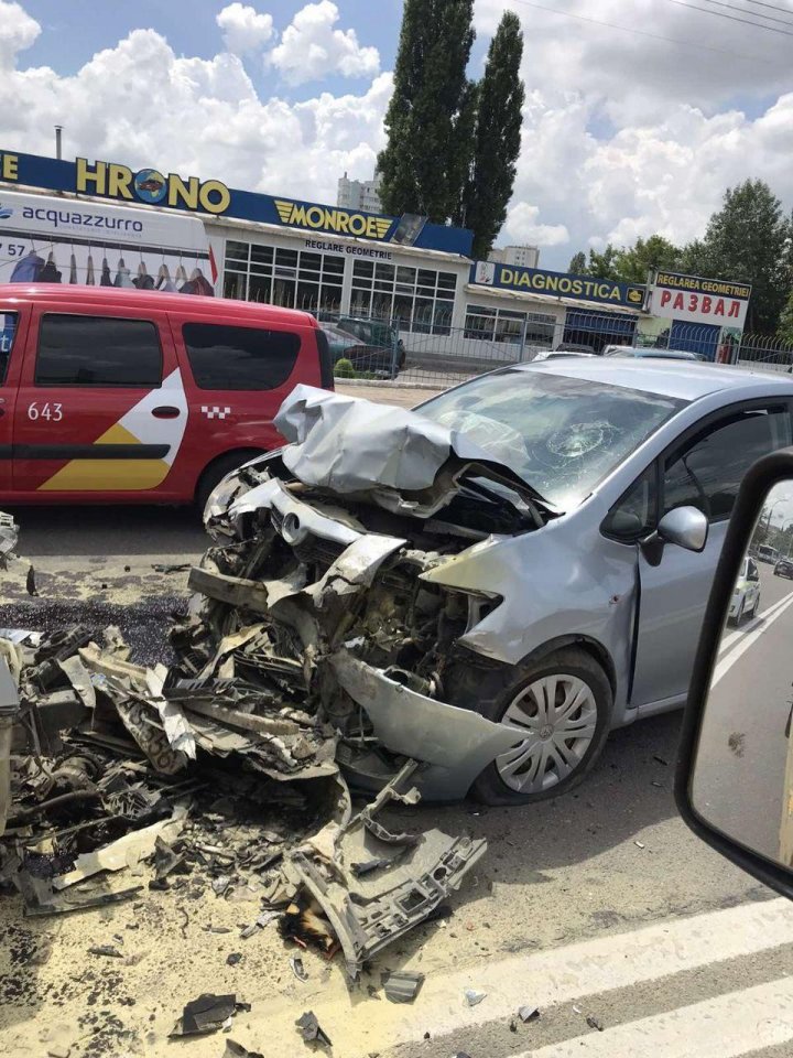 Un tânăr a ajuns la spital, în urma unui ACCIDENT GRAV produs în Capitală (VIDEO/FOTO)