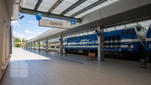 Cele 12 locomotive noi, pe care Republica Moldova le-a cumpărat acum 2 ani, au ajuns pe peronul Gării Feroviare din Chișinău (FOTOREPORT)