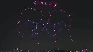 IMPRESIONANT! Cerul Seulului, luminat cu mesaje motivaţionale pentru lupta împotriva noului coronavirus (VIDEO)